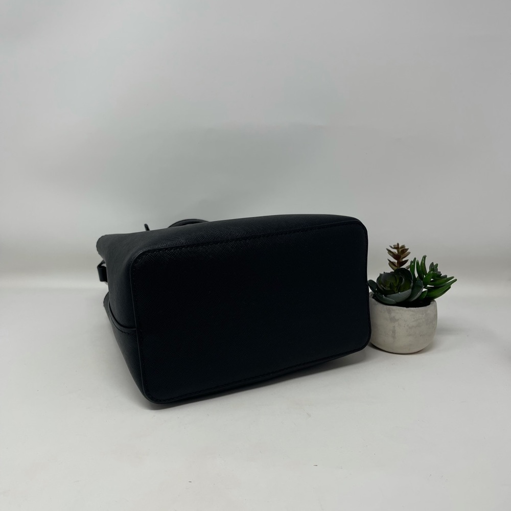 Michael Kors Suri Medium Bucket Bag and Wallet - Picture 6 of 15